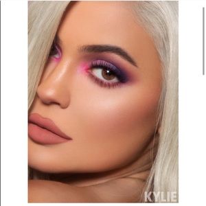 Kylie’s limited release Sipping Pretty pallet💋😍